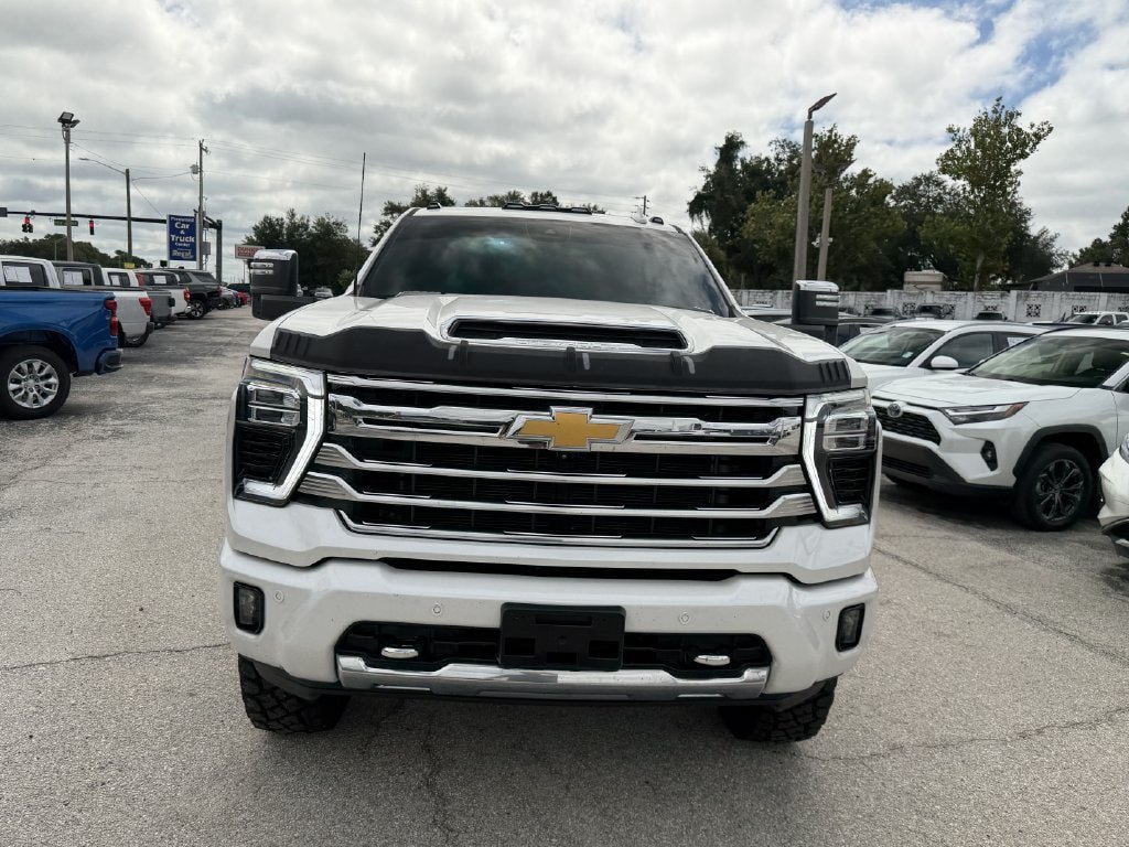 Used 2024 Chevrolet Silverado 3500 High Country w/ High Country Premium Package AWD/4WD image 3