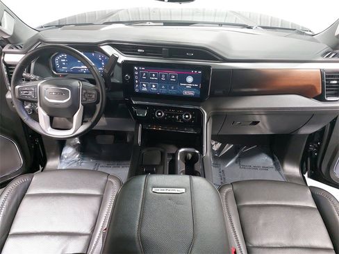 Used 2024 GMC Sierra 3500 Denali w/ Denali Reserve Package image 9