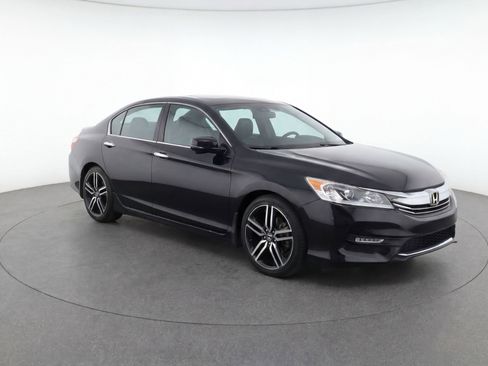 Used 2017 Honda Accord Sport image 7