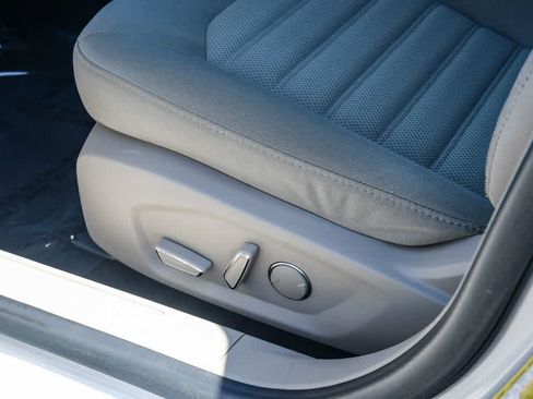 Used 2019 Ford Fusion SE FWD image 25
