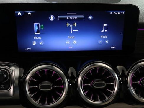 Certified 2025 Mercedes-Benz GLB 250 4MATIC image 20