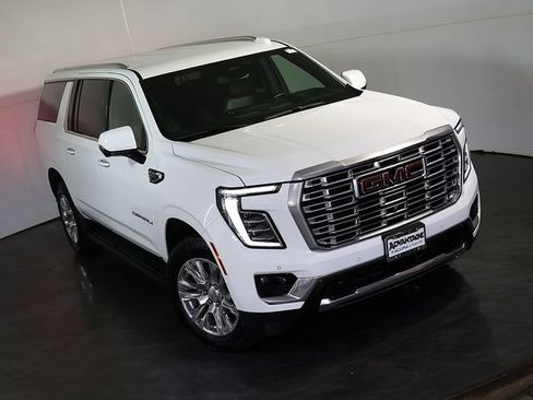 Used 2025 GMC Yukon XL Denali AWD/4WD image 7