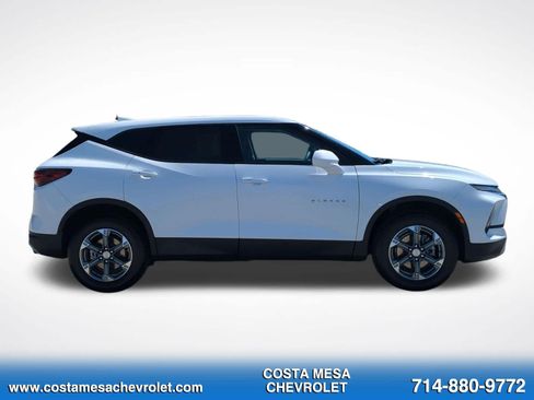 Used 2025 Chevrolet Blazer LT FWD image 4