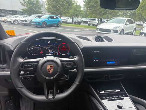 Used 2026 Porsche Cayenne S AWD/4WD image 8