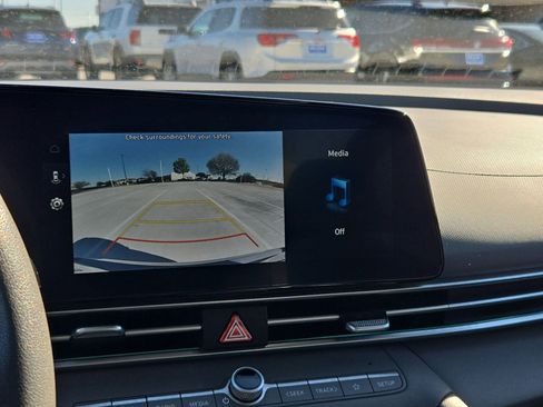 Used 2024 Hyundai Elantra SEL image 25