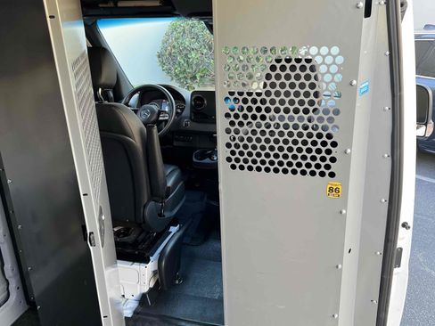 Used 2022 Mercedes-Benz Sprinter 2500 image 60