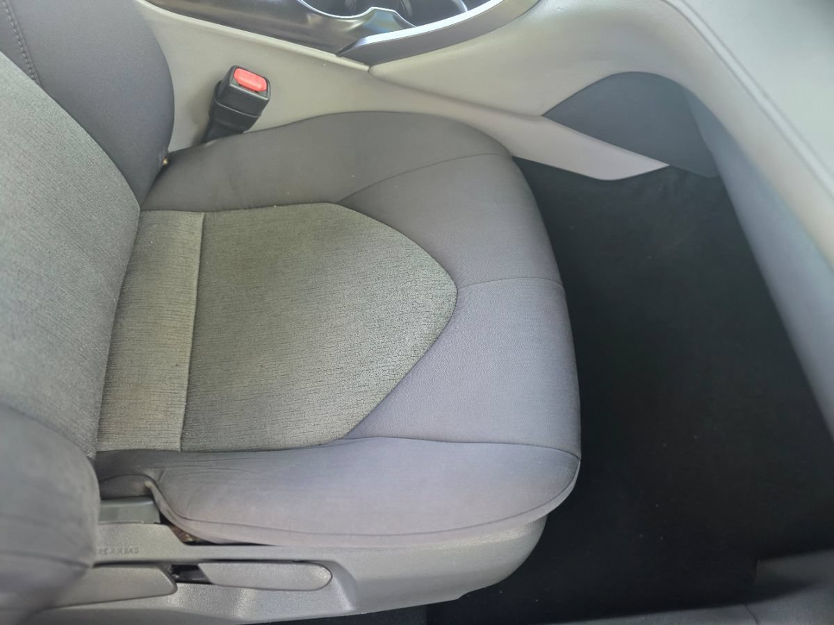 Used 2021 Toyota Camry LE w/ Carpet Mat Package (TMS) FWD image 18