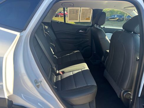 Used 2025 Chevrolet Trax LT image 23