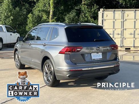 Used 2023 Volkswagen Tiguan SE w/ Panoramic Sunroof Package FWD image 10