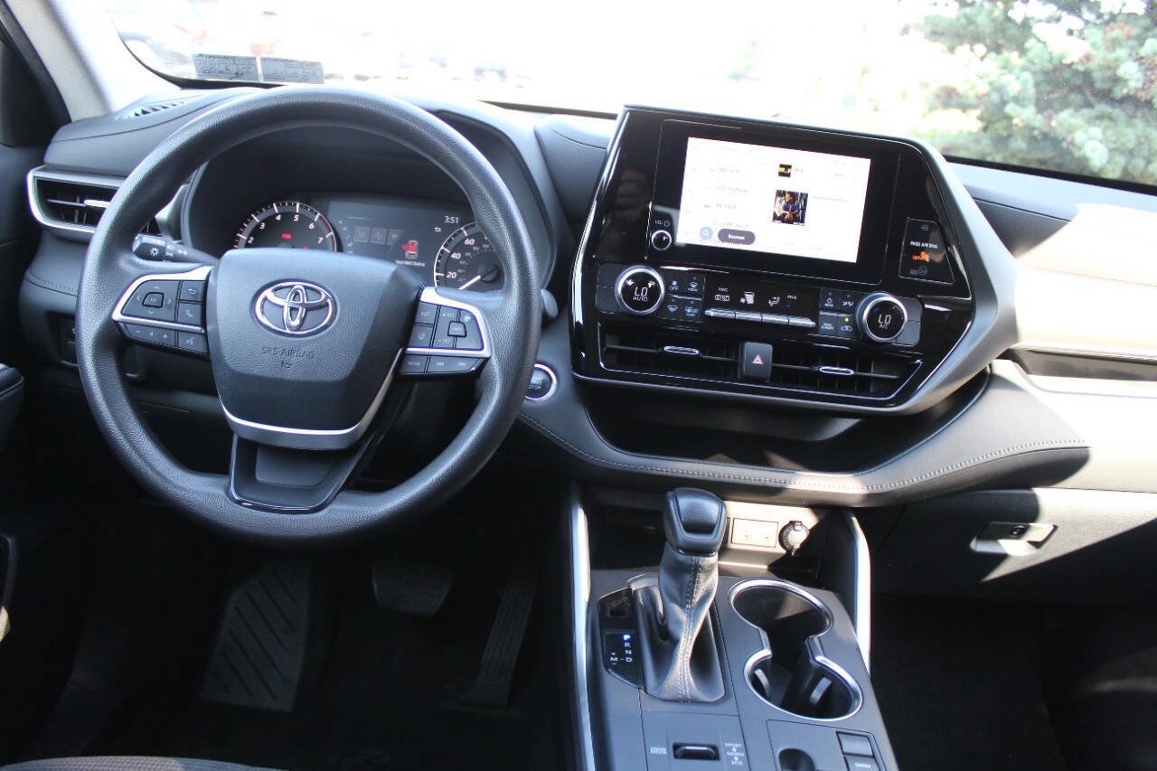 Used 2023 Toyota Highlander L FWD image 23