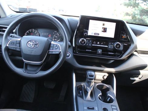 Used 2023 Toyota Highlander L FWD image 23