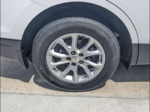 Used 2020 Chevrolet Equinox LS w/ LPO, Cargo Package AWD/4WD image 16