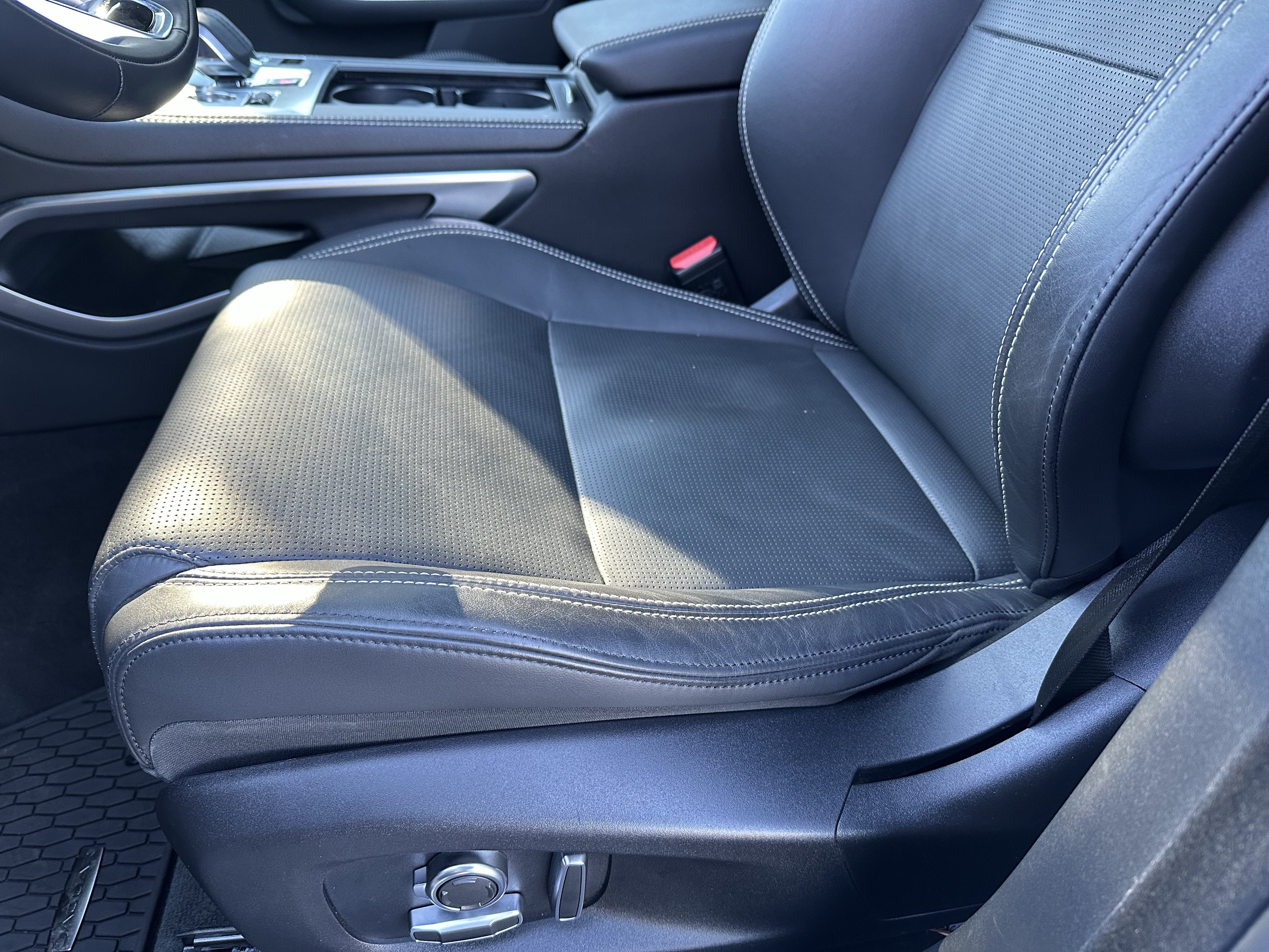 Certified 2026 Jaguar F-PACE R-Dynamic S AWD/4WD image 17