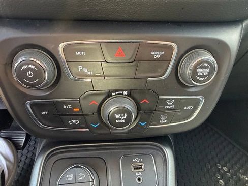 Used 2019 Jeep Compass Trailhawk w/ Leather Interior Group AWD/4WD image 12