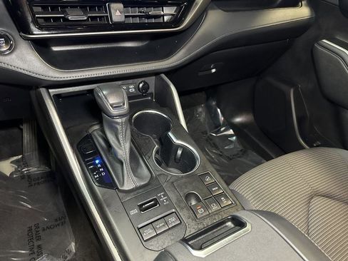 Used 2023 Toyota Highlander LE image 29