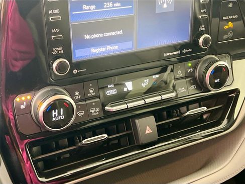 Used 2022 Toyota Highlander XLE image 15