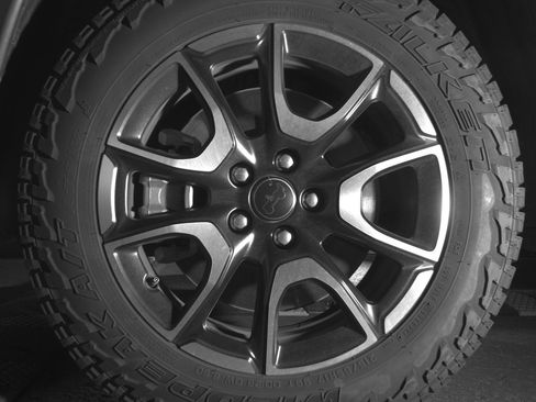 Used 2025 Jeep Compass Trailhawk image 12