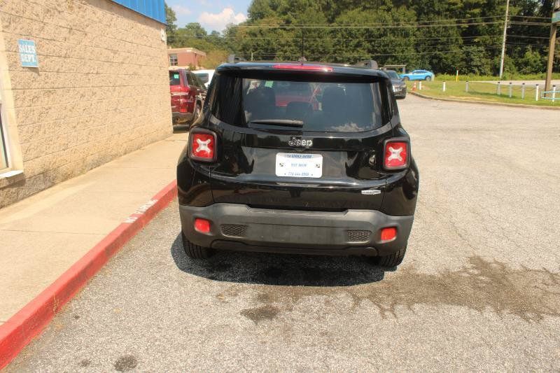 Used 2017 Jeep Renegade Latitude FWD image 5