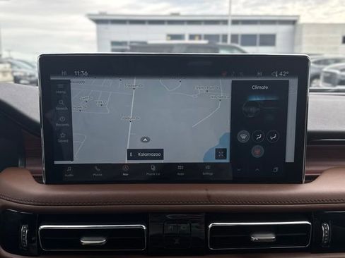 Used 2023 Lincoln Nautilus Reserve w/ Luxury Package image 35