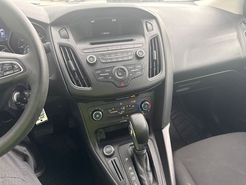 Used 2017 Ford Focus SE FWD image 14