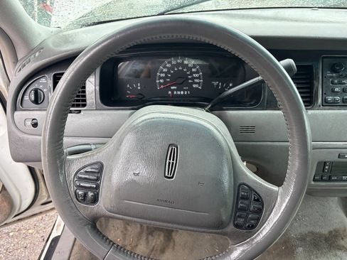 Used 2000 Lincoln Town Car Signature RWD image 16