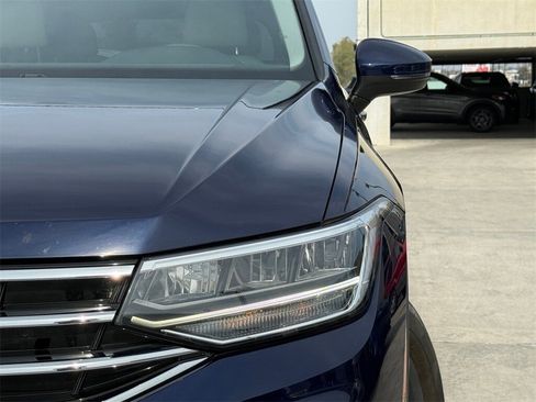 Used 2022 Volkswagen Tiguan SE w/ Panoramic Sunroof Package image 4
