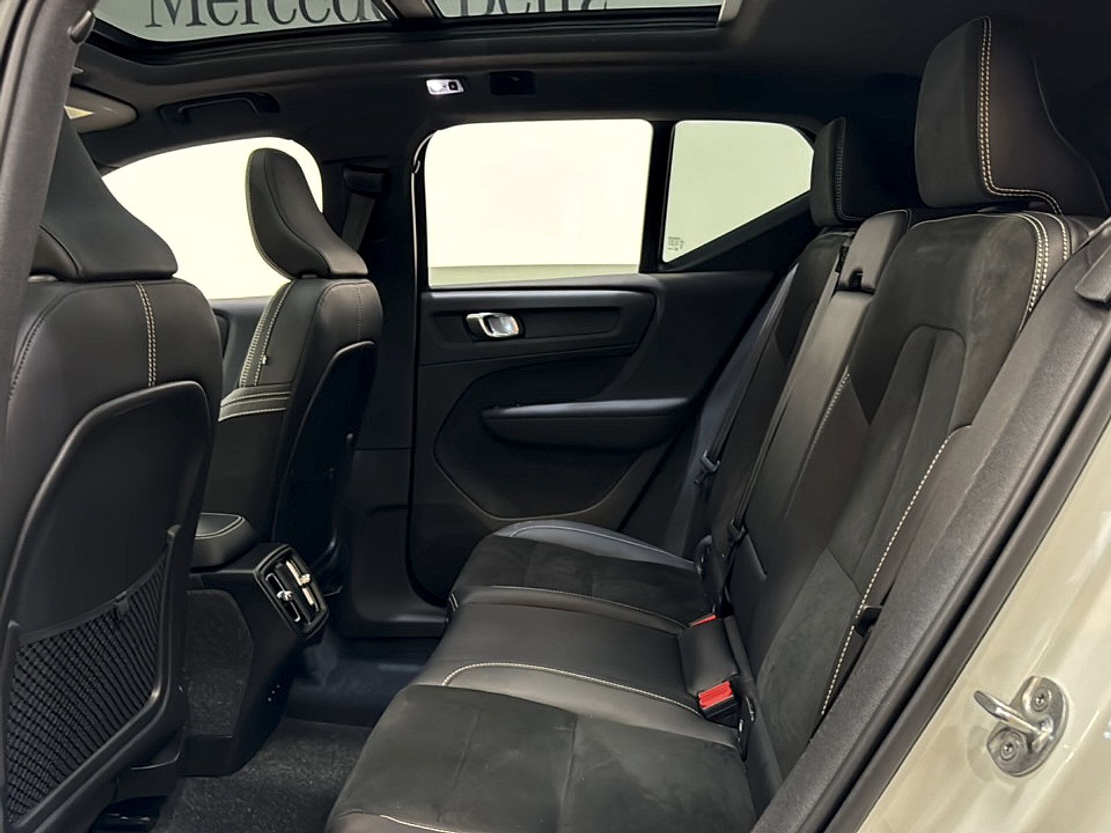 Used 2022 Volvo XC40 T5 R-Design AWD/4WD image 11