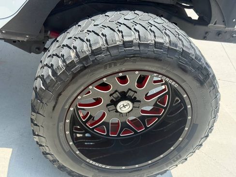 Used 2015 Jeep Wrangler Unlimited Rubicon w/ Dual Top Group AWD/4WD image 11