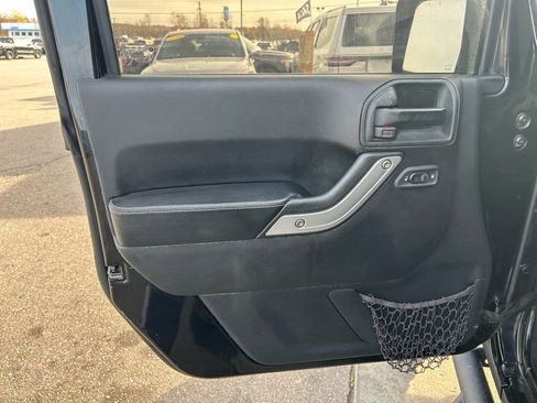 Used 2016 Jeep Wrangler Unlimited Sahara image 15