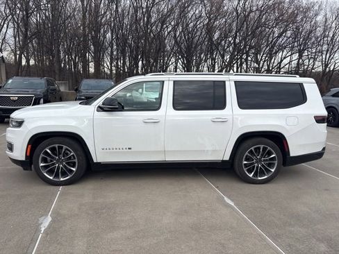 Used 2024 Jeep Wagoneer L Series III w/ Premium Group I image 2