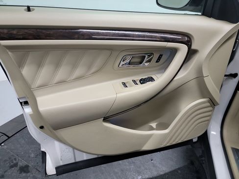 Used 2019 Ford Taurus Limited image 13