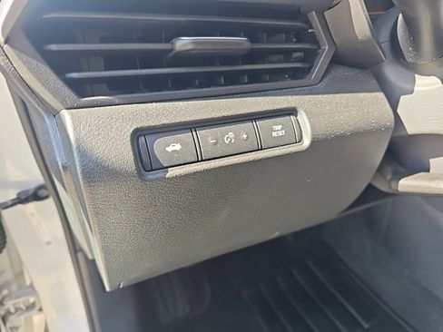 Used 2025 Nissan Altima 2.5 SV FWD image 14