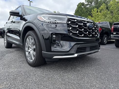 Used 2025 Ford Explorer Platinum image 11