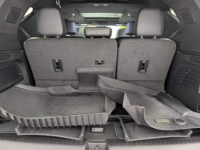 Used 2026 Chevrolet Traverse High Country w/ LPO, Floor Liner Package AWD/4WD image 17