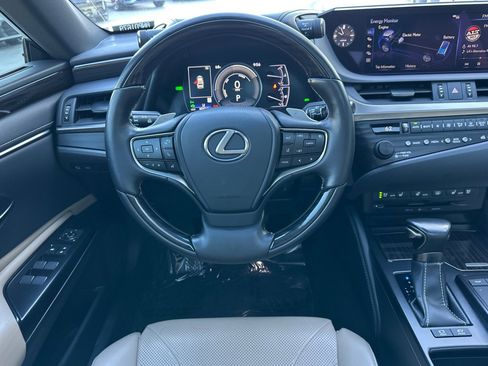 Used 2019 Lexus ES 300h w/ Luxury Package image 14