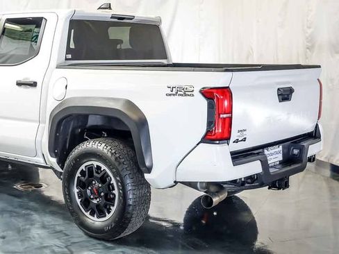 Used 2025 Toyota Tacoma TRD Off-Road AWD/4WD image 10