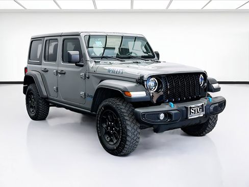 Used 2023 Jeep Wrangler Unlimited w/ Convenience Group AWD/4WD image 3