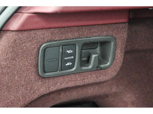 Used 2025 Lamborghini Urus SE image 96