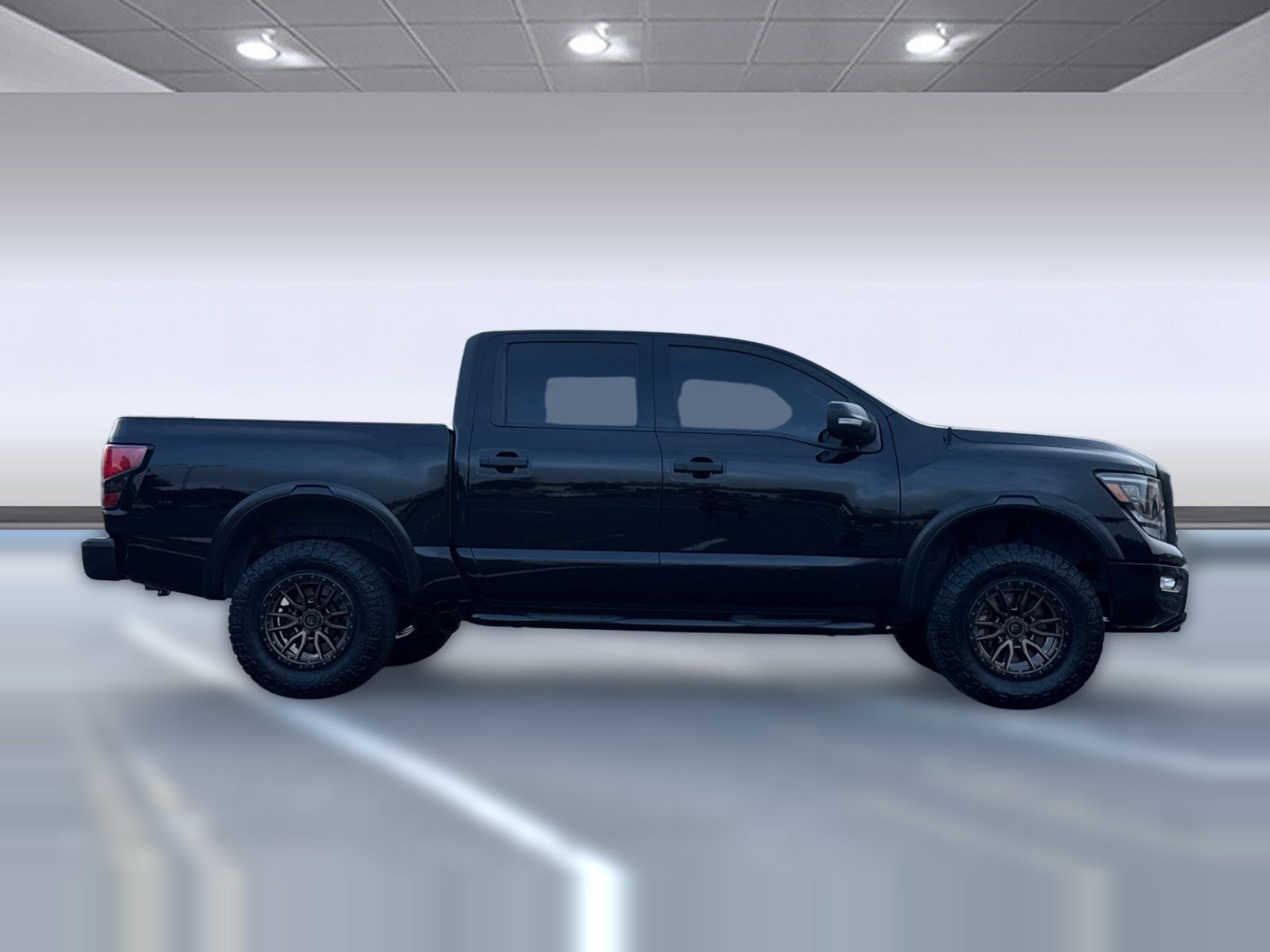 Used 2021 Nissan Titan PRO-4X w/ Pro-4x Convenience Package AWD/4WD image 7