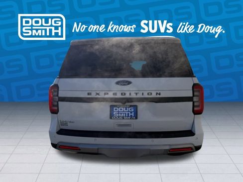 Used 2022 Ford Expedition Limited image 3