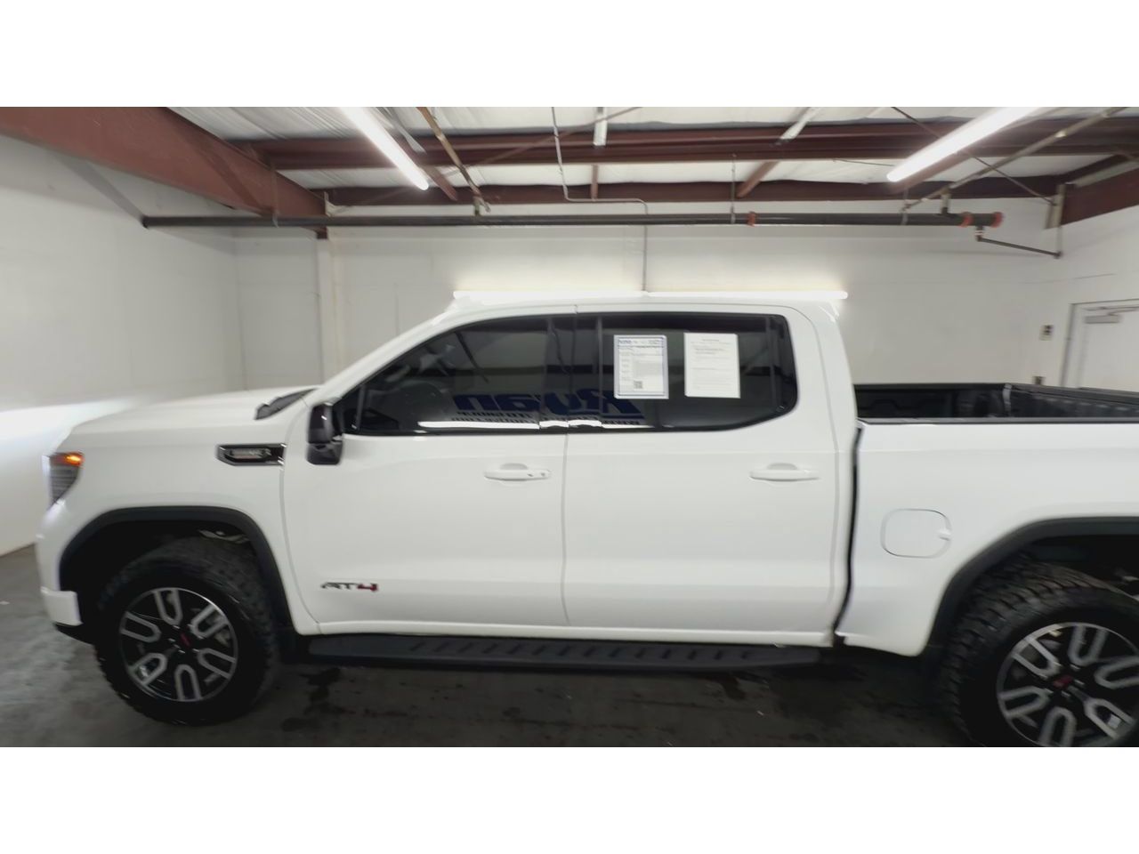 Certified 2025 GMC Sierra 1500 AT4 w/ AT4 Premium Package AWD/4WD image 5