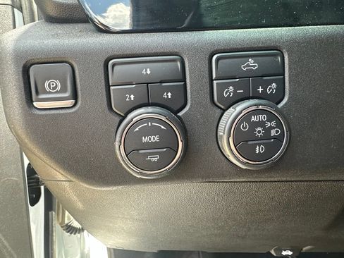 Used 2024 Chevrolet Silverado 2500 LT AWD/4WD image 9