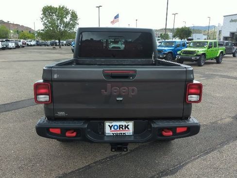Used 2022 Jeep Gladiator Rubicon w/ Trailer Tow Package AWD/4WD image 5