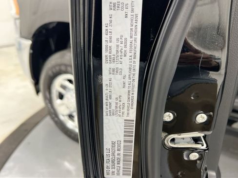 Used 2024 RAM 2500 Tradesman w/ Chrome Appearance Group image 24