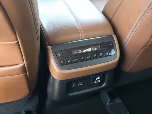 Used 2023 Nissan Pathfinder Platinum FWD image 12