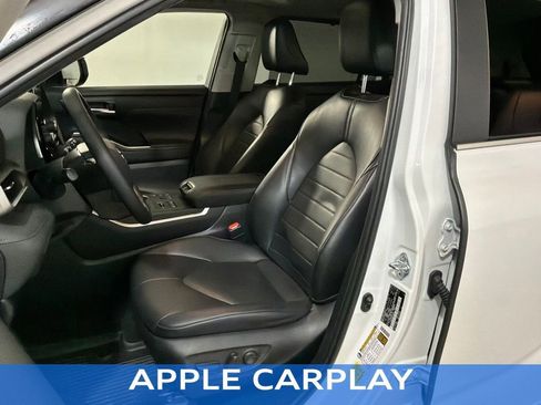 Used 2023 Toyota Highlander XLE image 6