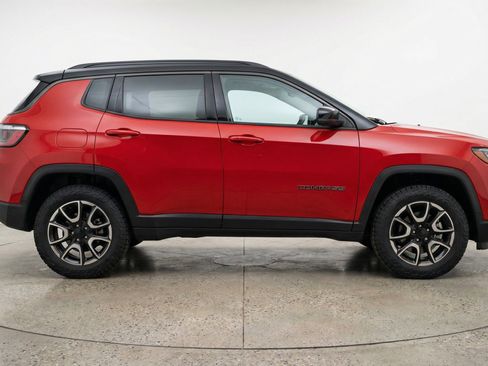 Used 2025 Jeep Compass Trailhawk image 11