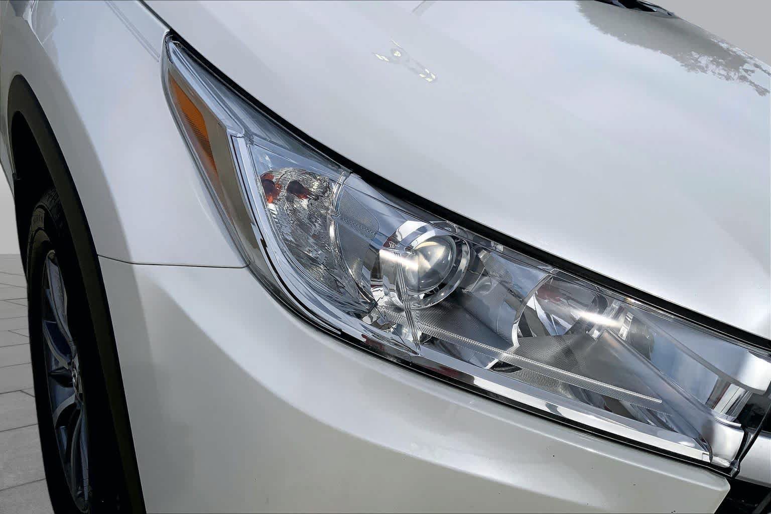 Used 2019 Toyota Highlander XLE AWD/4WD image 27