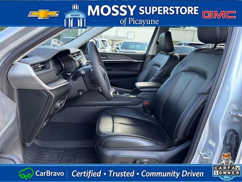 Used 2023 Jeep Grand Cherokee L Limited w/ Luxury Tech Group II RWD image 12