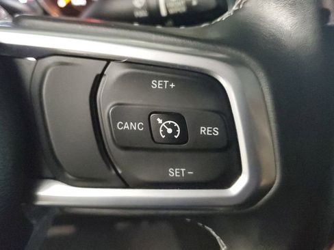 Used 2018 Jeep Wrangler Unlimited Sahara image 30